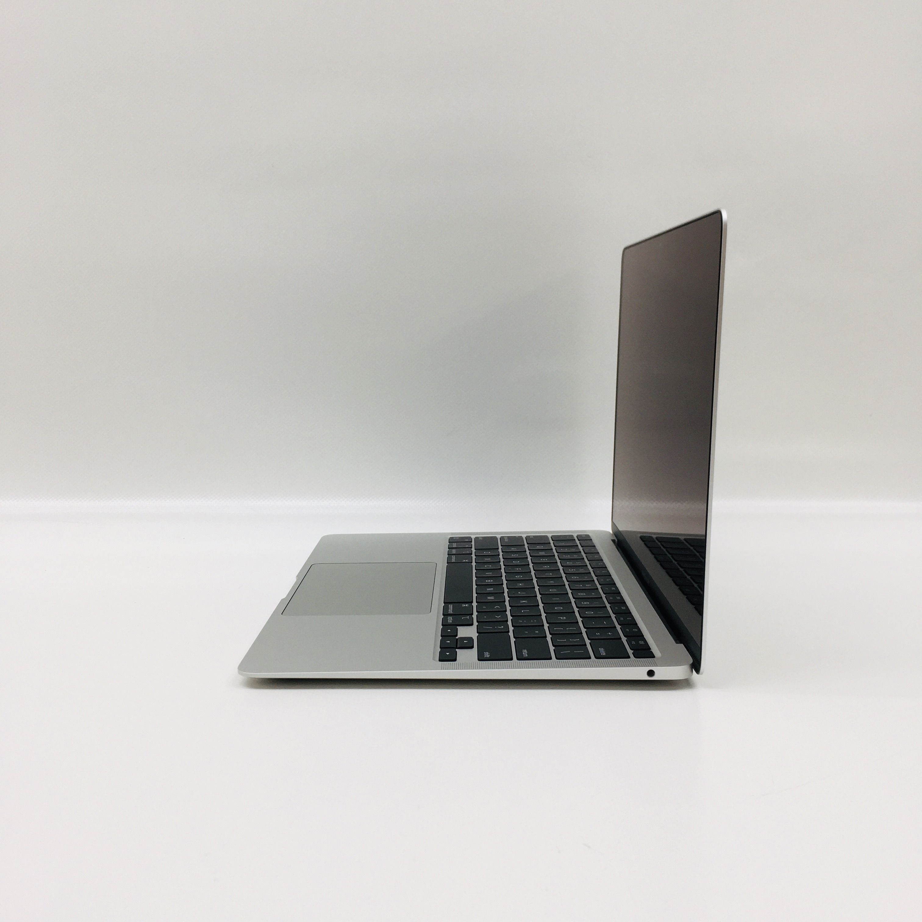 MacBook Air 13" M1 2020 (Apple M1 3.2 GHz 8 GB RAM 256 GB SSD), Silver, Apple M1 3.2 GHz, 8 GB RAM, 256 GB SSD, image 3